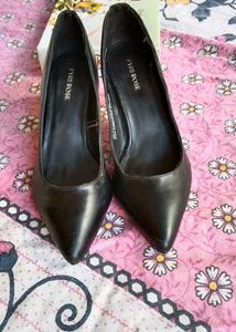 New Without Tag Little Heels Black Stylish