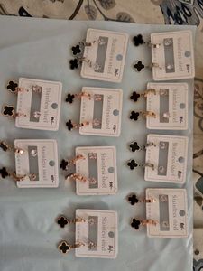 Van Cleef Earrings In Bulk