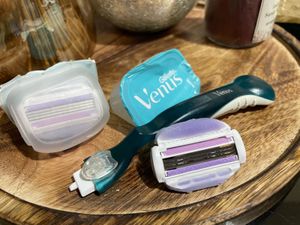 Gillette Venus Razor + 2 Refills