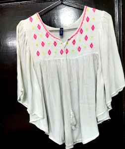 White Embroidered Top🌸💓