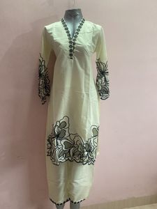 New Pakistani Embroidered Kurta Set