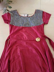 Girl&#39;s Burgundy Dress with Belt