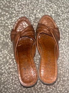 Brown Knot Detail Wedges