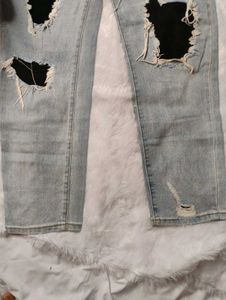 😌🤌Ripped Light Wash Jeans😌🤌