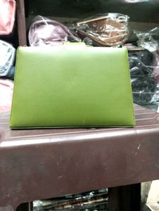 😍Fashionable Green 💚 Sling Bag 😍