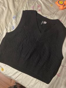 Black Cropped Sweater Vest Top