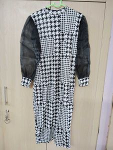 PUFFSLEEVE BODY-CON DRESS