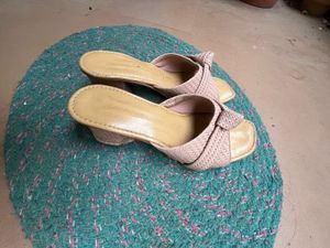 Knot Design Used Sandals