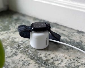 Apple Watch wind up travel charger holde