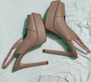 Charles &Keith          Platform Slingback Heel