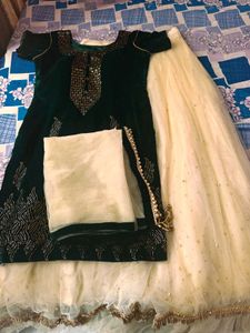 Elegant Green Velvet Kurta Set