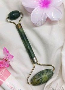 JADE ROLLER SKINCARE TOOL
