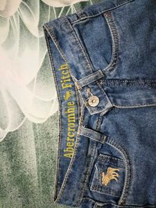 Distressed Wide-Leg Jeans &amp; T Shirt