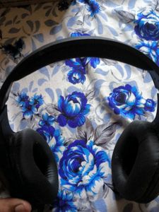 Black Wireless Headphones