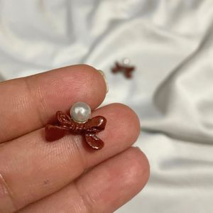 Bow Pearl Stud