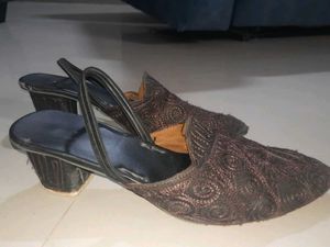 Heeled Jutis (Negotiable)