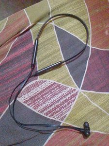 Boat Neckband One Ear Working Only Fixed Price