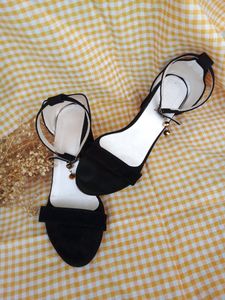 CUTE BLACK HEELS  FOR WOMEN