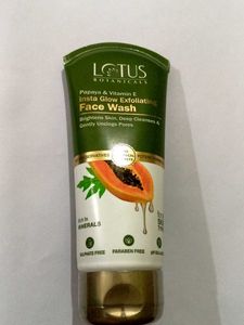 LOTUS BOTANUCALS INSTA GLOW EXFOLIATING FACE WASH