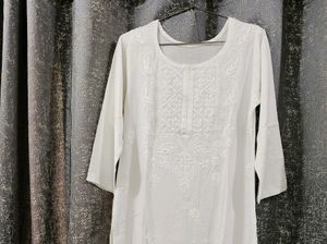 CHIKANKARI WHITE LUCKNOWI HANDWORK KURTI