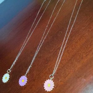 Daisy Flower Pendant Necklaces