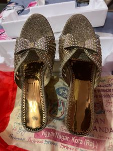 Golden Bow Flats