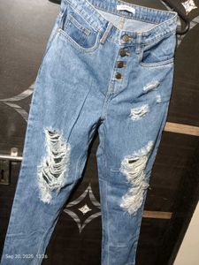 Ripped High-Waist Button Jeans