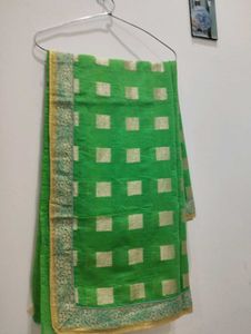Green &amp; Gold Patterned Saree💚