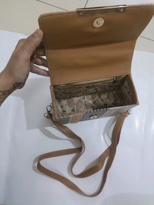 Stripted Sling Bag With Detachable Strap