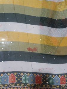 Colorblocked Saree With Blouse Piece