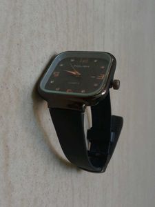Trendy Black Square Dial Watch – Like New 🖤