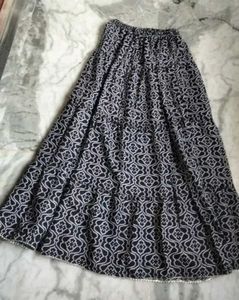 traditional skart in fastive wear