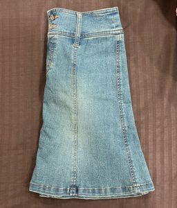 Vintage-style flared denim skirt