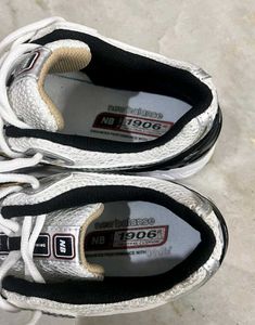 NEW BALANCE 1906R WHITE METALLIC GOLD UK 7.5(41.5)