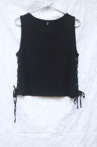 SLEEVELESS TOP