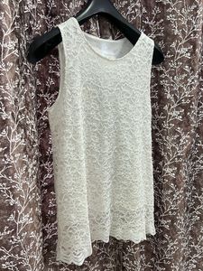 Sleevless White A line top.