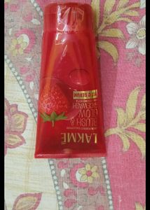 Lakme Blush &amp; Glow Face Wash