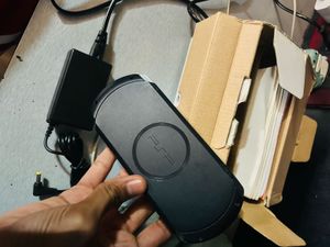 Sony PSP-E1004 street ( Play station Portable )