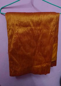 Golden Saree – Minimal & Elegant