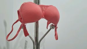 Lightly Paded Peach Coloured Bra(32 Bust)