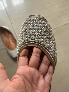 White Pearl Work Mojjedi Juti