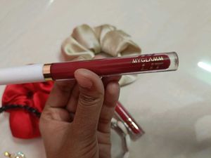 MYGLAMM Lipstick 2 , 1 Earrings