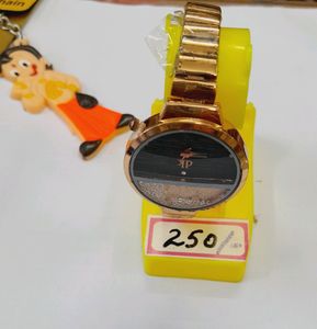 Branded QUARTZ watch ⌚️ 👌 😍✨️