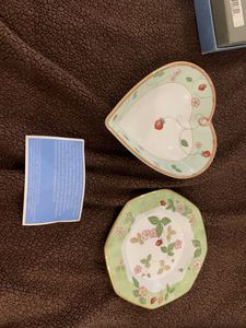 Wedgwood Wild Strawberry Iconic Pattern