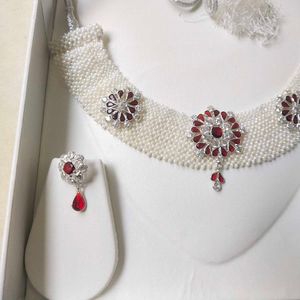 925 Pure Silver Elegant Necklace with earrings.