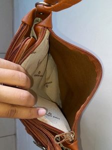 (No flaws at all 😀) Slingbag
