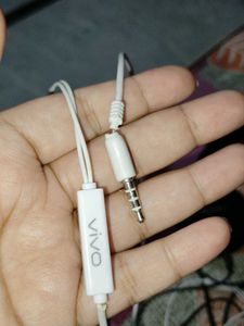 HEADPHONES AND 2 EARBUDS