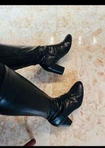 Chic Black Knee-High Boots