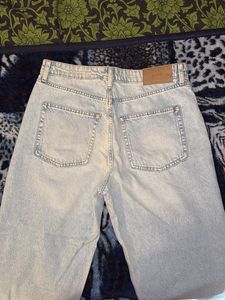 Light Wash High-Waisted Jeans