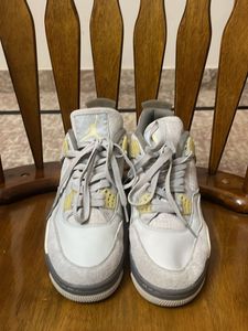 Air Jordan 4 Retro - Great Condition